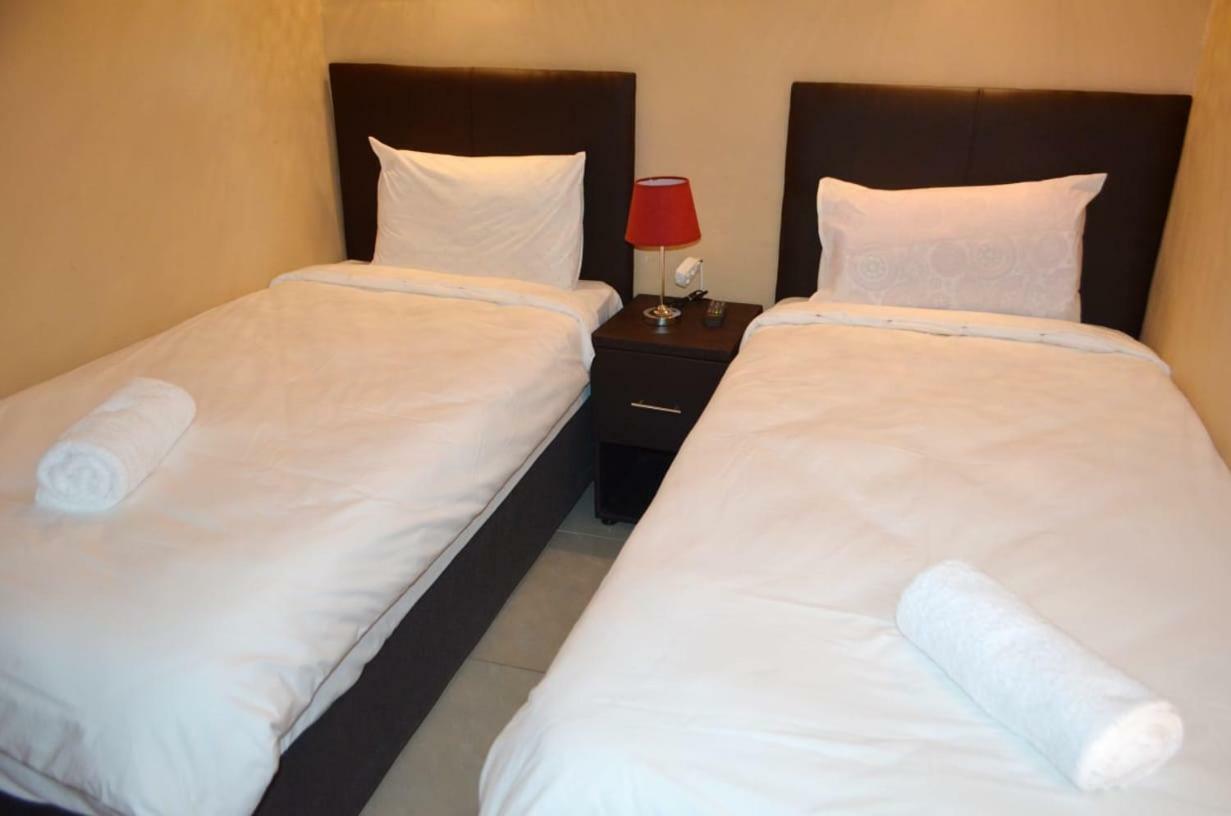 St@y-1-bnb Bed & Breakfast Cape Town